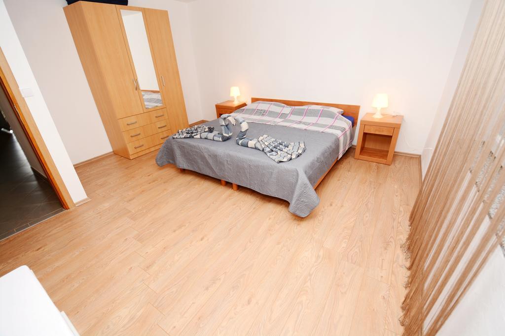 Apartments Katarina Велі-Рат Екстер'єр фото