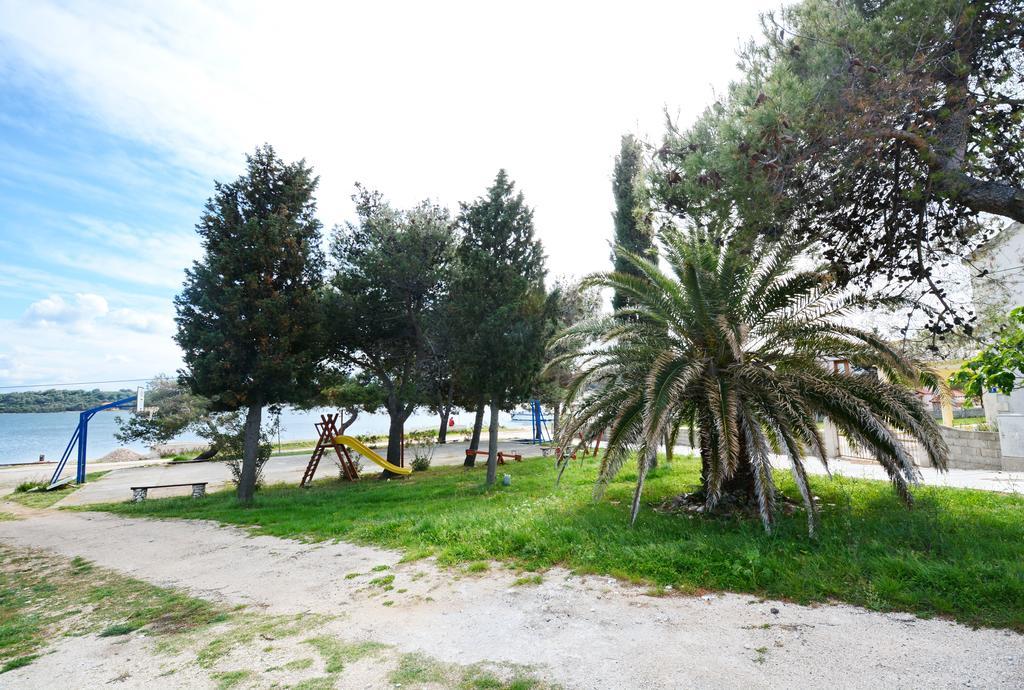 Apartments Katarina Велі-Рат Екстер'єр фото