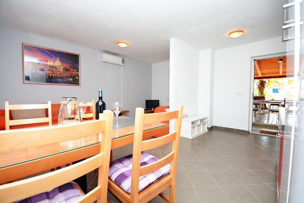 Apartments Katarina Велі-Рат Екстер'єр фото