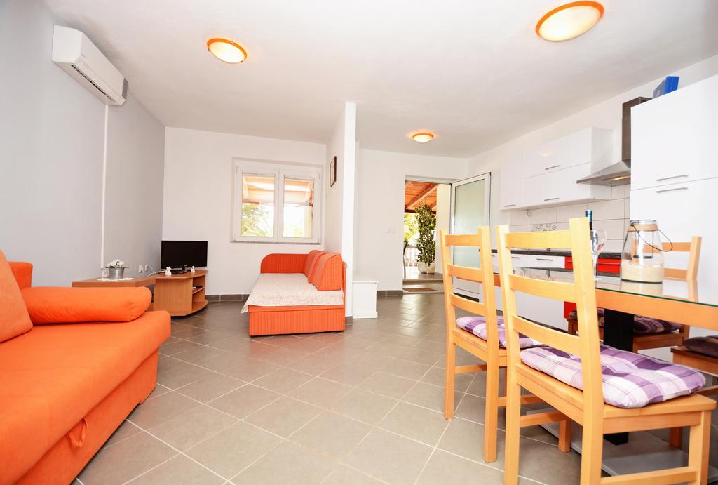 Apartments Katarina Велі-Рат Екстер'єр фото