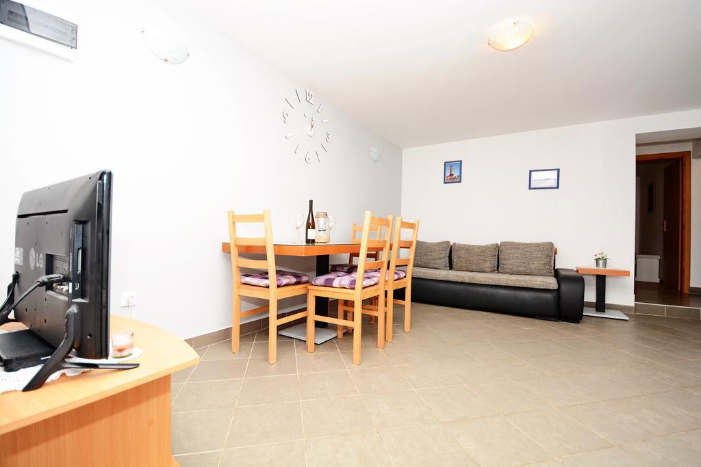 Apartments Katarina Велі-Рат Екстер'єр фото