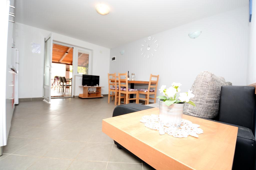 Apartments Katarina Велі-Рат Екстер'єр фото