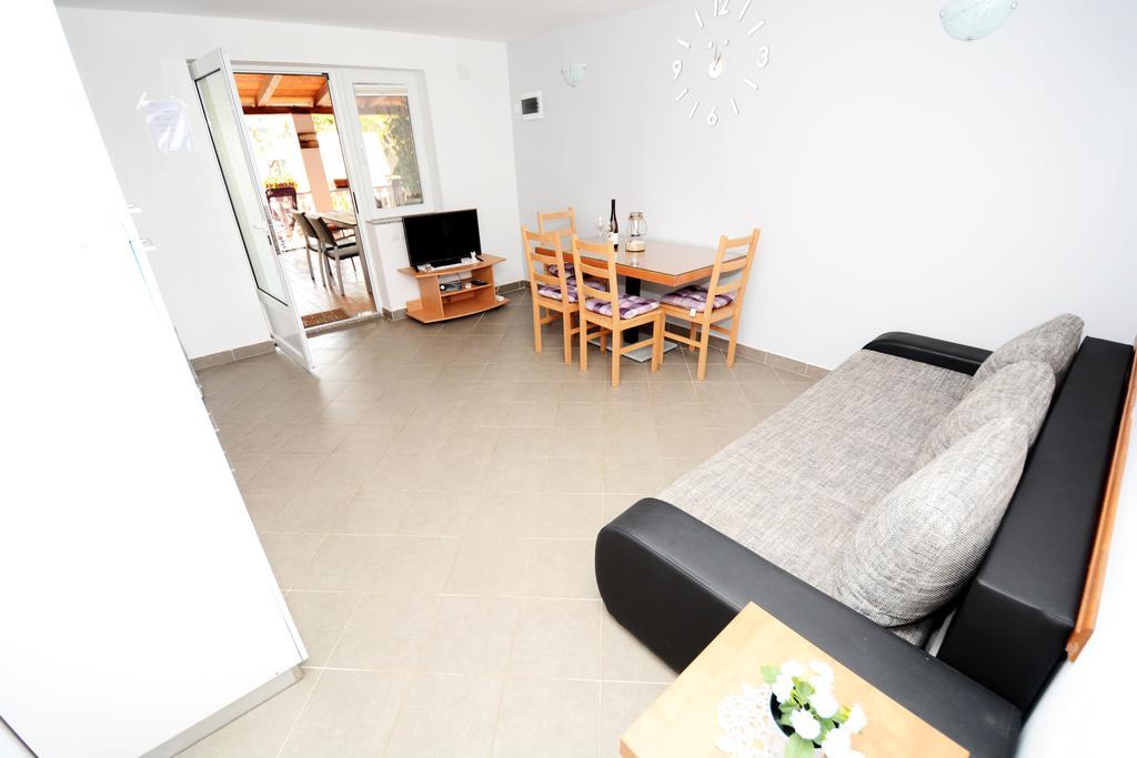 Apartments Katarina Велі-Рат Екстер'єр фото