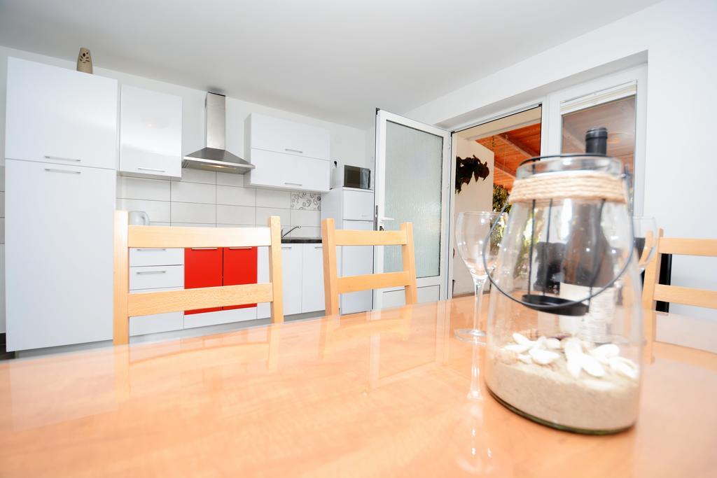 Apartments Katarina Велі-Рат Екстер'єр фото