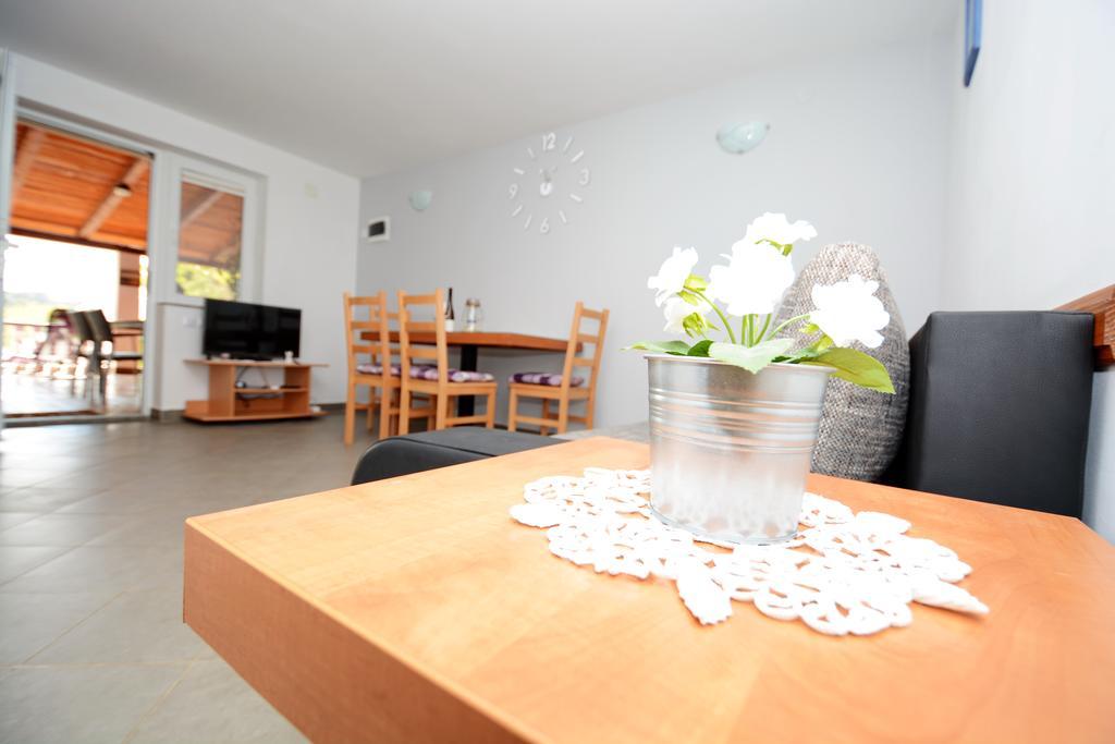 Apartments Katarina Велі-Рат Екстер'єр фото