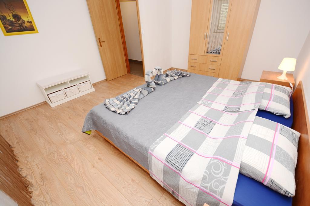 Apartments Katarina Велі-Рат Екстер'єр фото